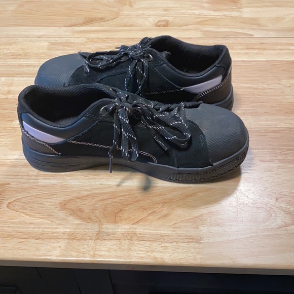 Steel toe - tennis shoe (oil and slip resistant) - Picture 2 of 2